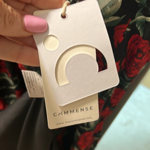 NWT REVOLVE & ROMANCE lovers COMMENSE red roses on black maxi dress M - Picture 12 of 14